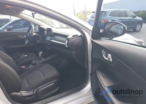 2021 Kia Forte Lxs z USA, uszkodzony, nr VIN 3KPF24AD0ME290833